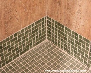 Reforma pavimento en baño gresite en ducha