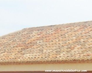 Tejados y cubiertas de teja árabe antigua