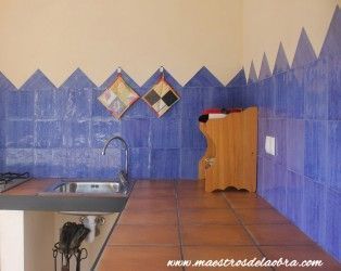 Alicatar con azulejos cocina